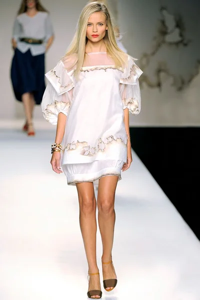 Look 3